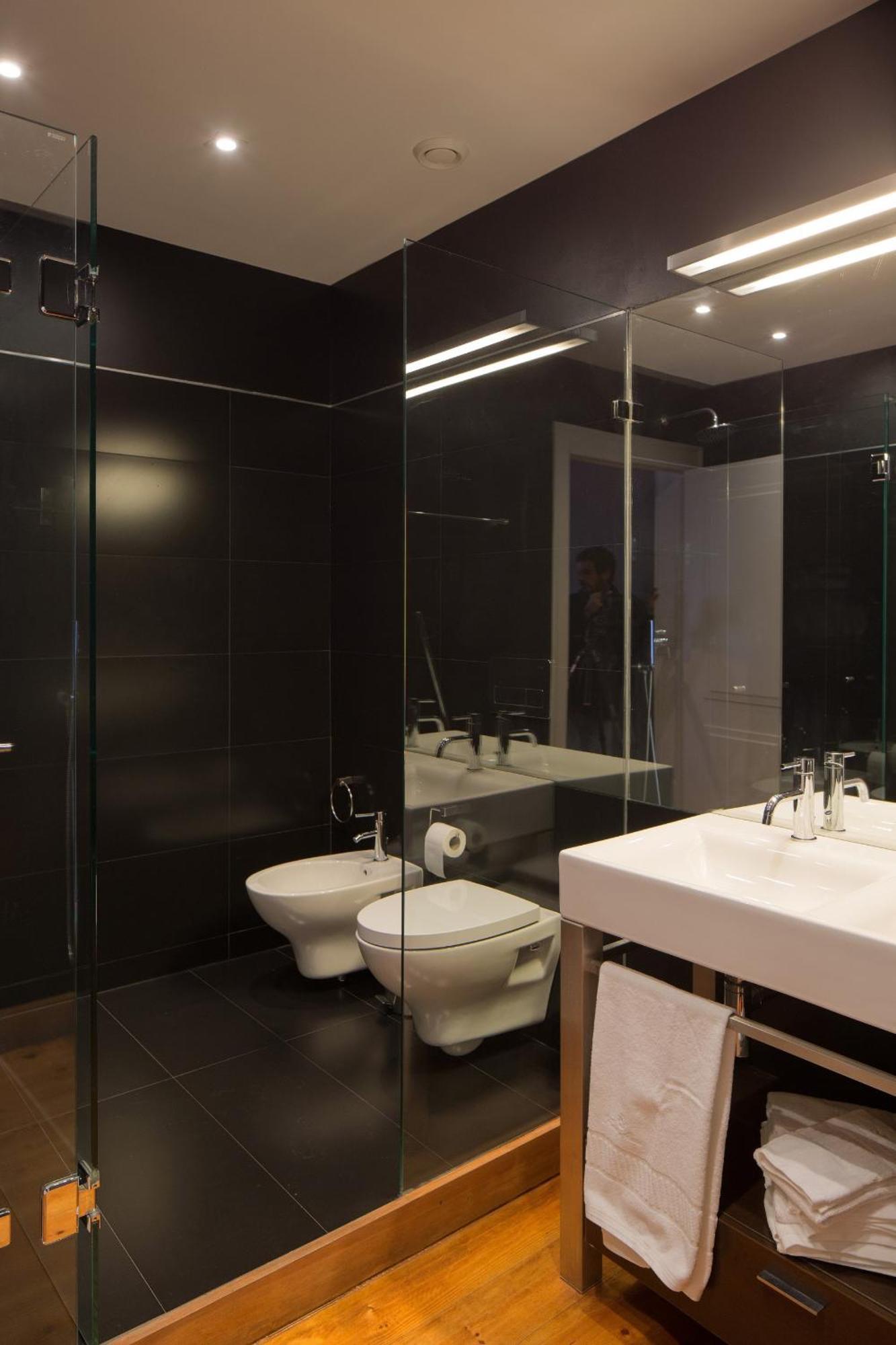 No Cais Do Sodre, Zona Com Muita Vida Noturna, Ttlsp55 * Lisboa