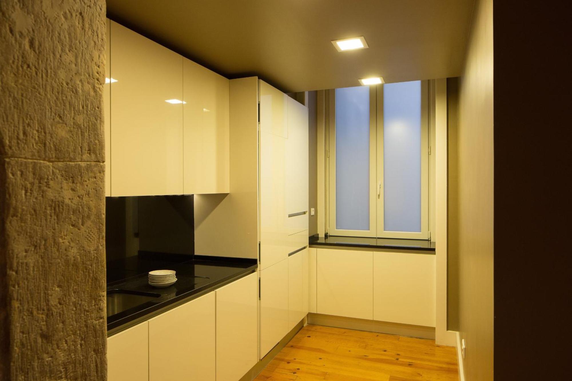 No Cais Do Sodre, Zona Com Muita Vida Noturna, Ttlsp55 * Lisboa